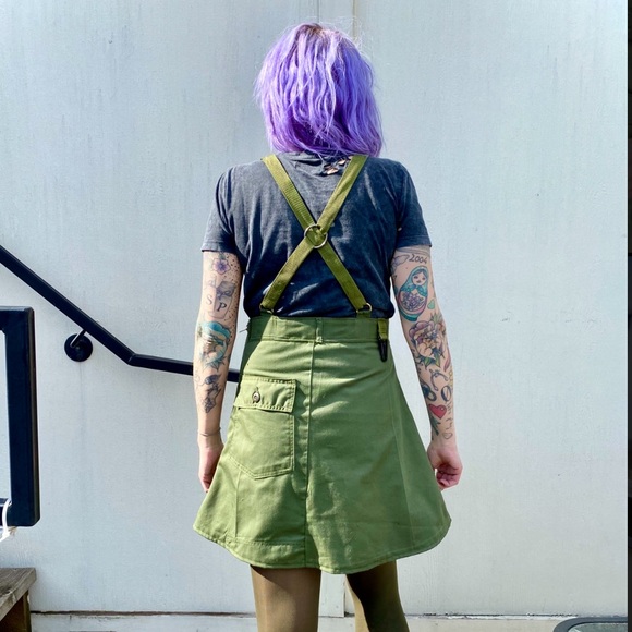 🦊 FOX & VIXEN || HANDMADE VINTAGE || 1942 Pinafore Hiking Dress | Army Green - Picture 3 of 16